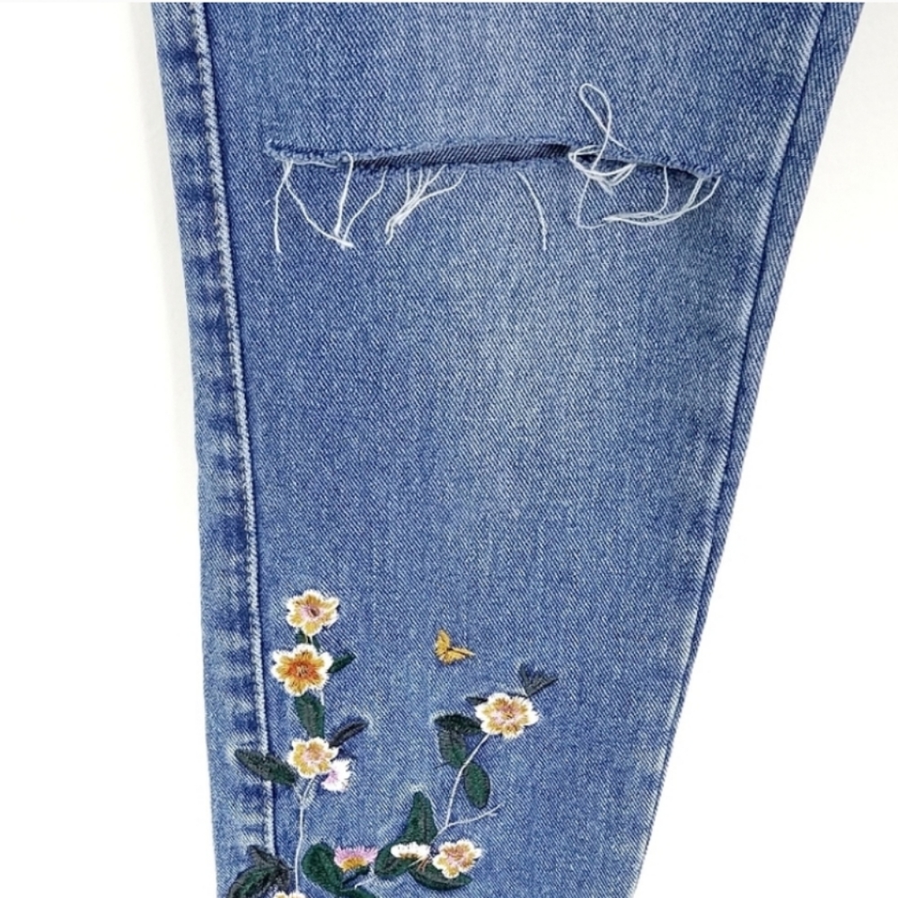 Missguided Riot Ripped High Rise Mom Jeans 4 - Picture 11 of 12